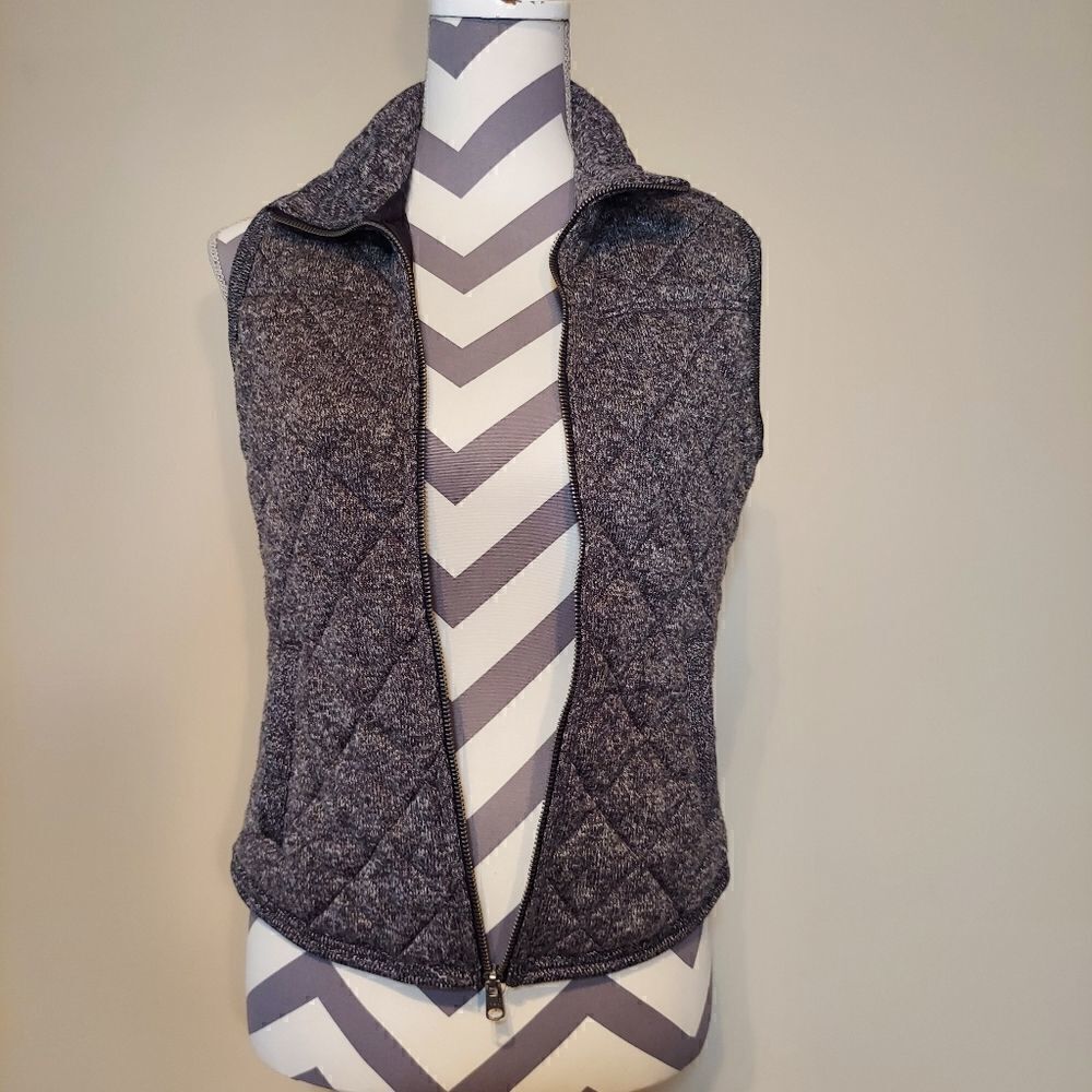 Quilted Knit Vest   - Picture 2 of 8